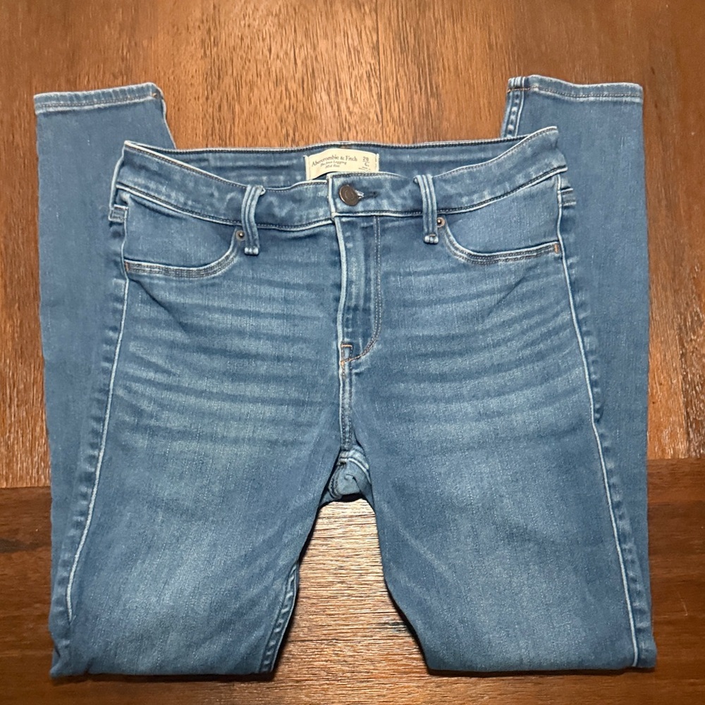 Abercrombie & Fitch Light Blue Skinny Jeans Mid Rise “The Jean Legging” 6R/ 28
